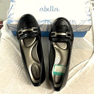 Abella 61/2 black flats